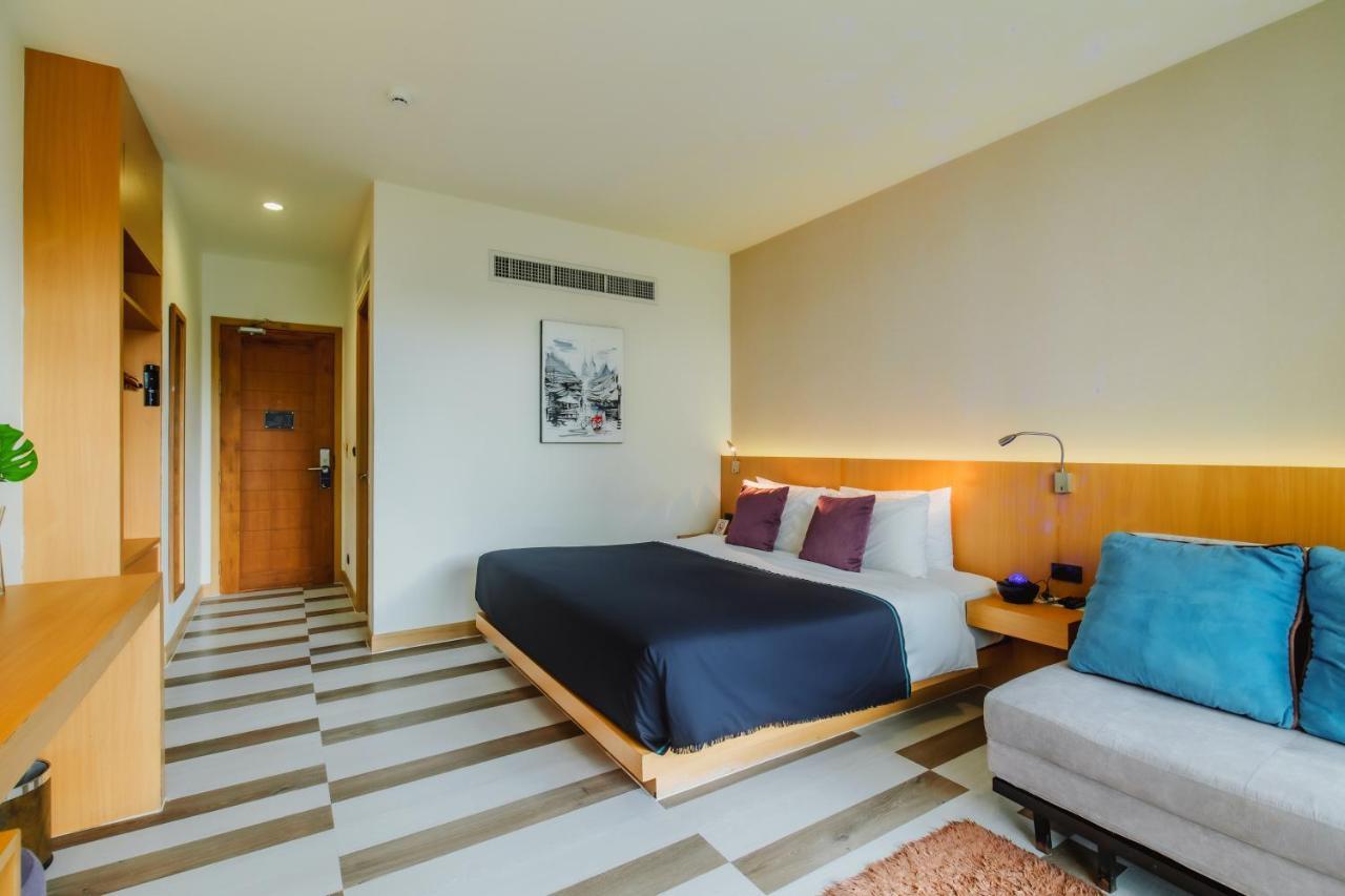 The Lunar Patong Exterior photo