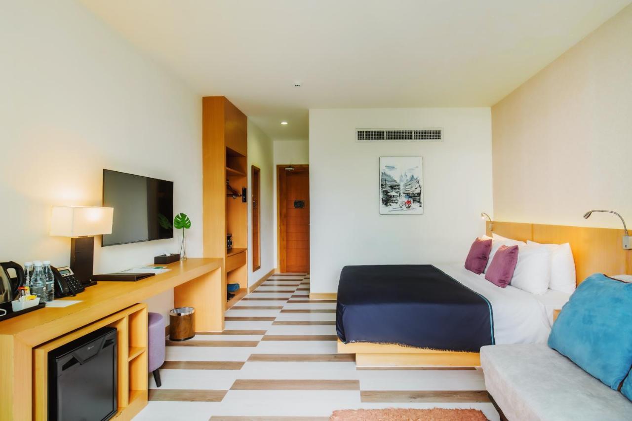 The Lunar Patong Exterior photo
