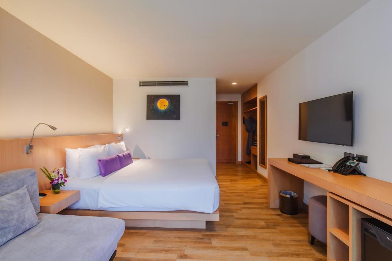 The Lunar Patong Exterior photo