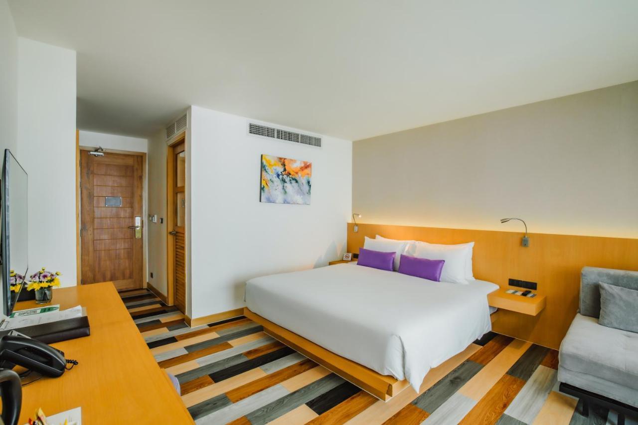 The Lunar Patong Exterior photo