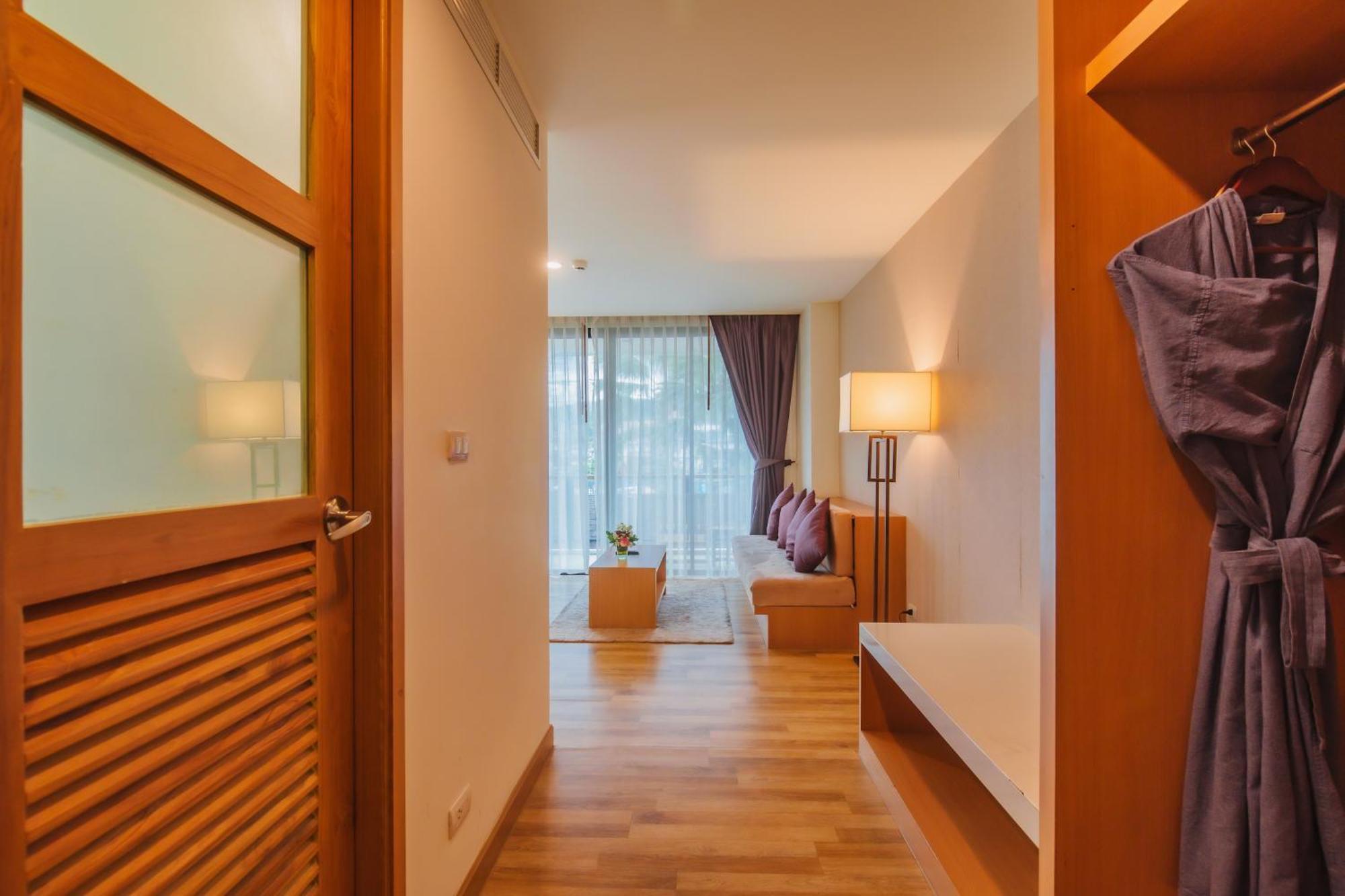 The Lunar Patong Exterior photo