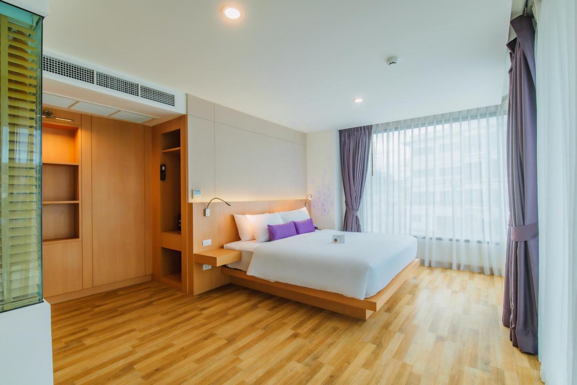 The Lunar Patong Exterior photo