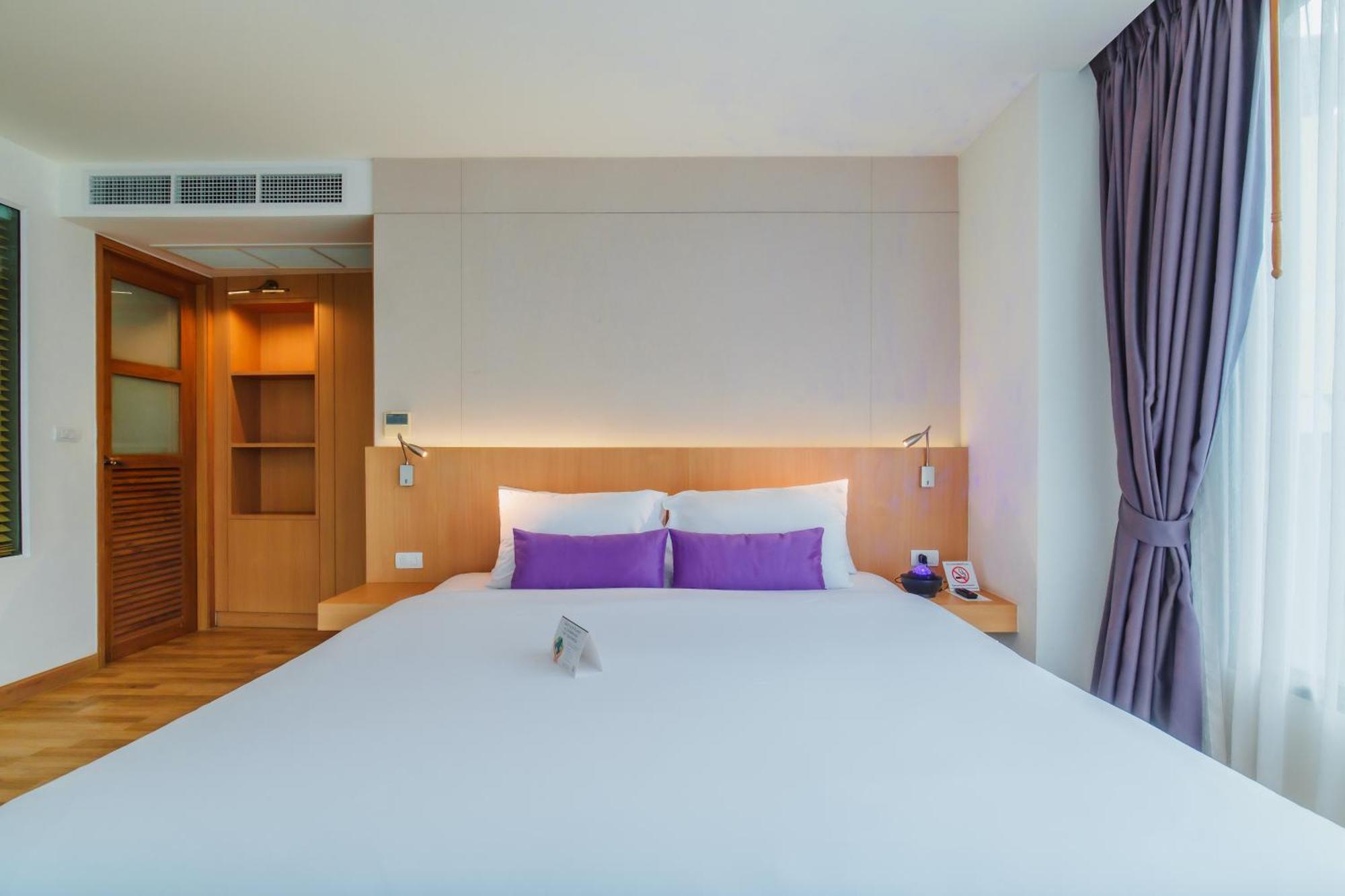 The Lunar Patong Exterior photo