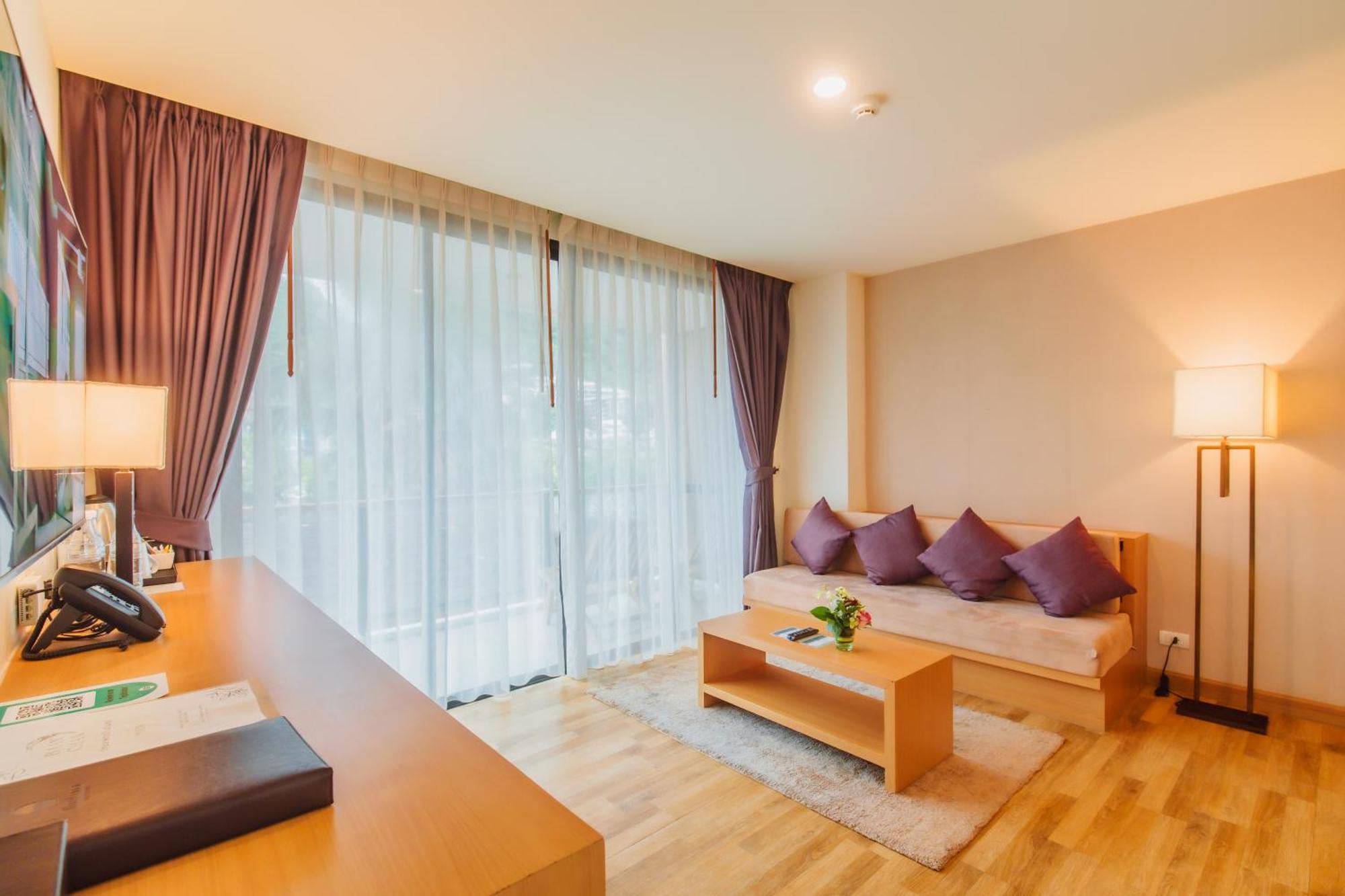 The Lunar Patong Exterior photo
