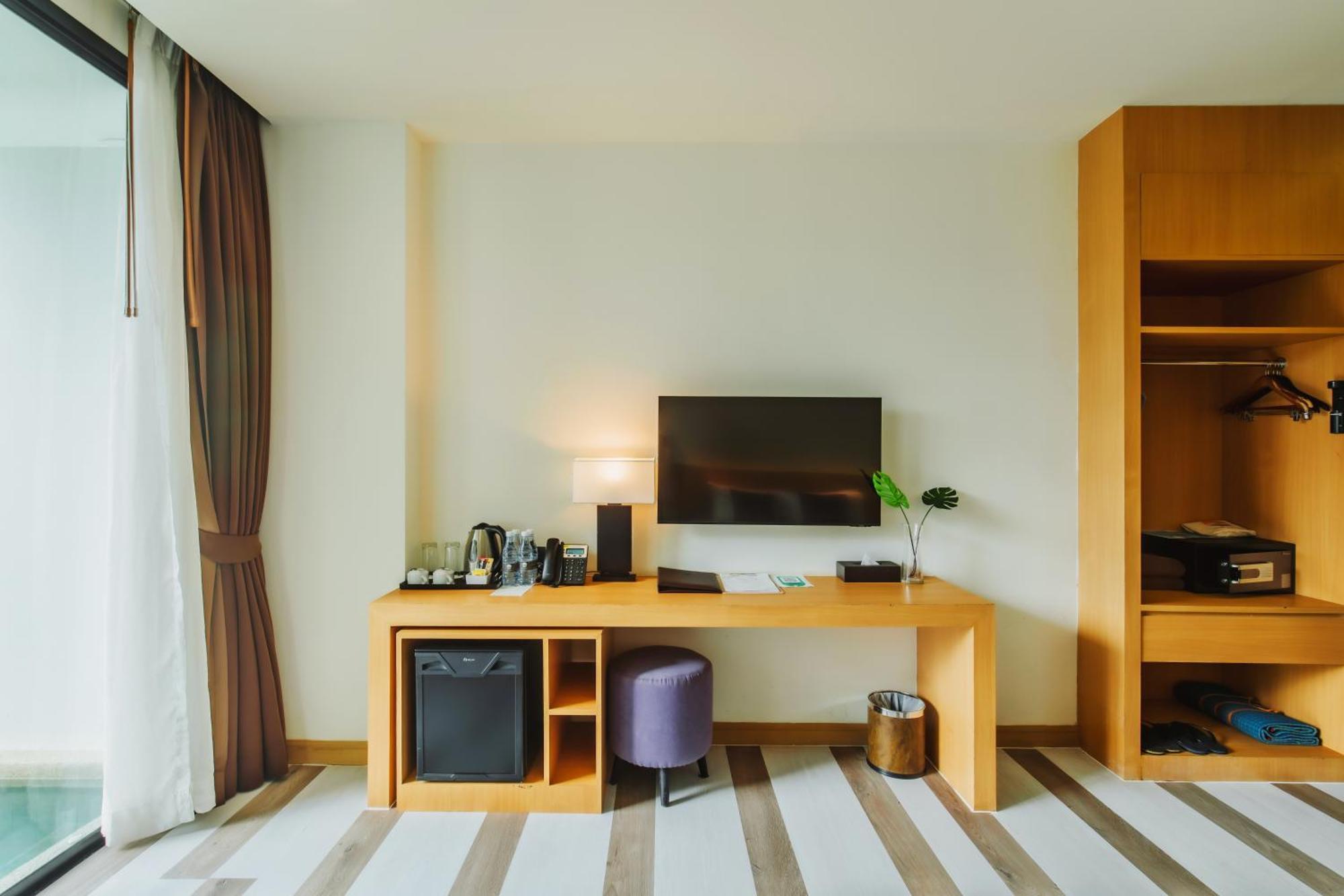 The Lunar Patong Exterior photo