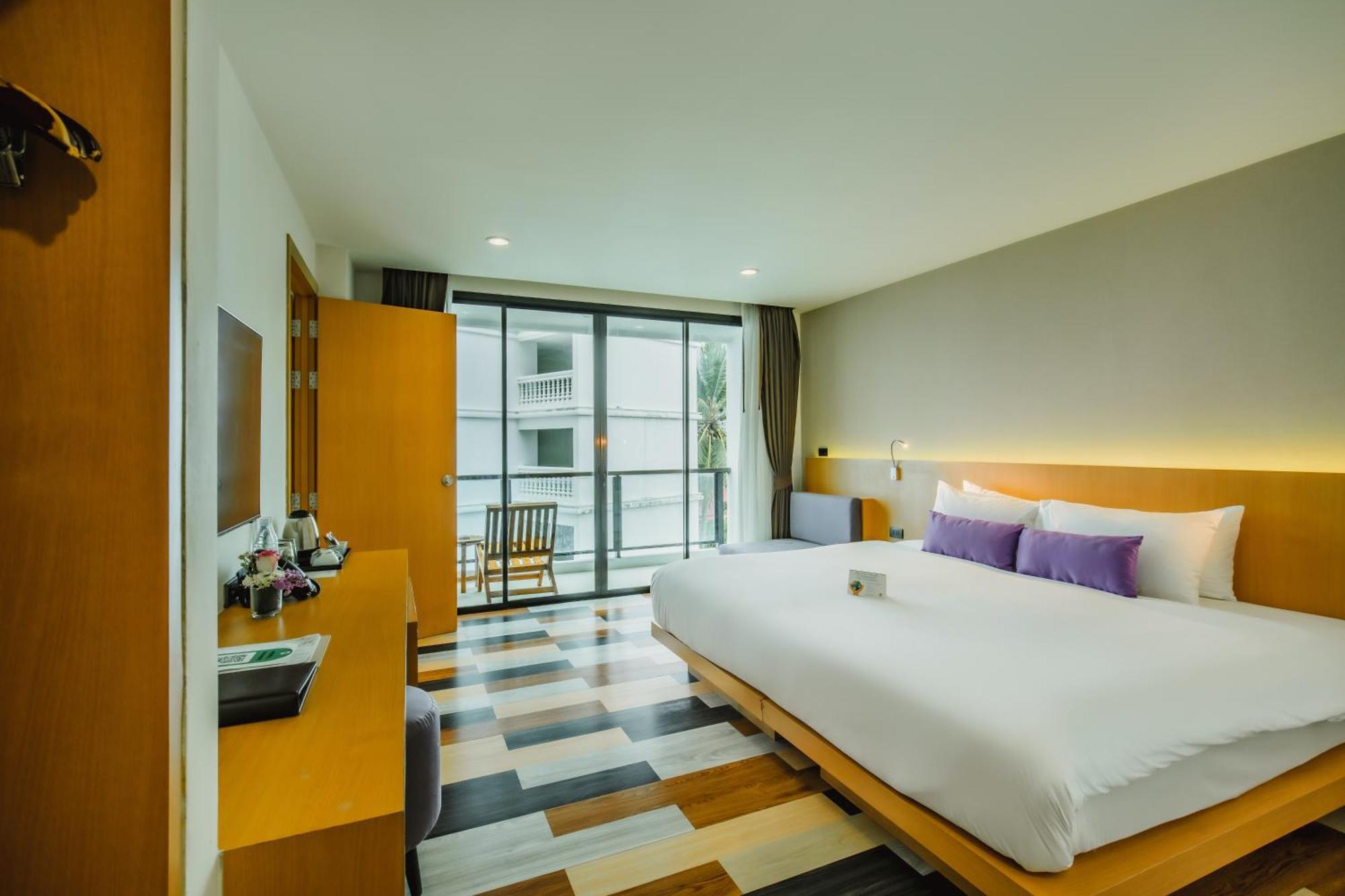 The Lunar Patong Exterior photo