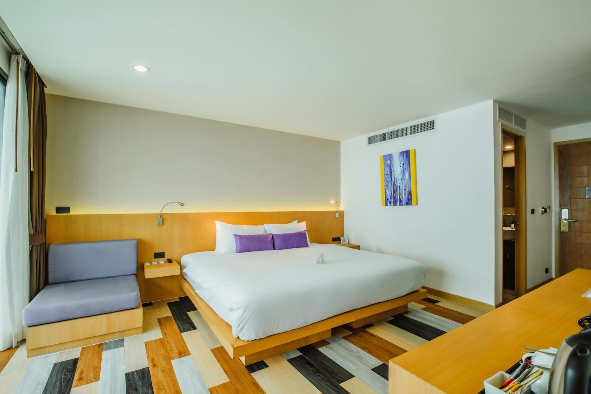 The Lunar Patong Exterior photo