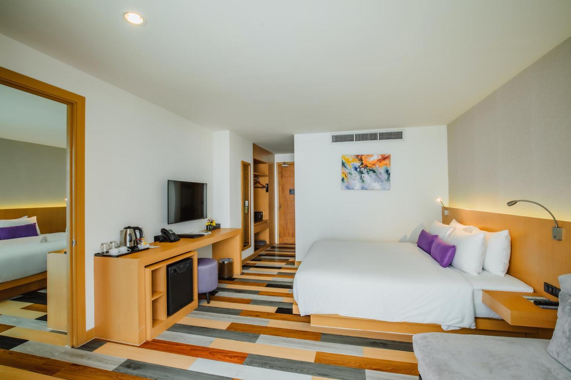 The Lunar Patong Exterior photo